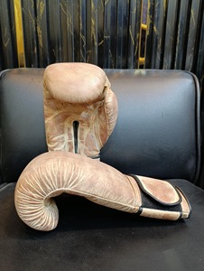 ถุงมือชกมวยหนังแท้ทำมือ งานฝีมือระดับพรีเมียม หนังวัวแท้ สำหรับฝึกซ้อมและแข่งขัน สไตล์มวยคลาสสิกแบบมืออาชีพ - Product Image 4