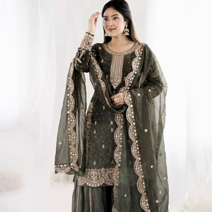 Ensemble palazzo ethnique moderne avec dupatta à bordure en dentelle de créateur - Product Image 1