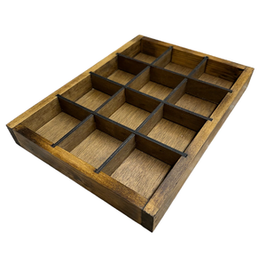 Caja de madera de diseño tradicional para servir frutos secos con compartimentos divididos para fiestas, con un diseño minimalista. - Product Image 6