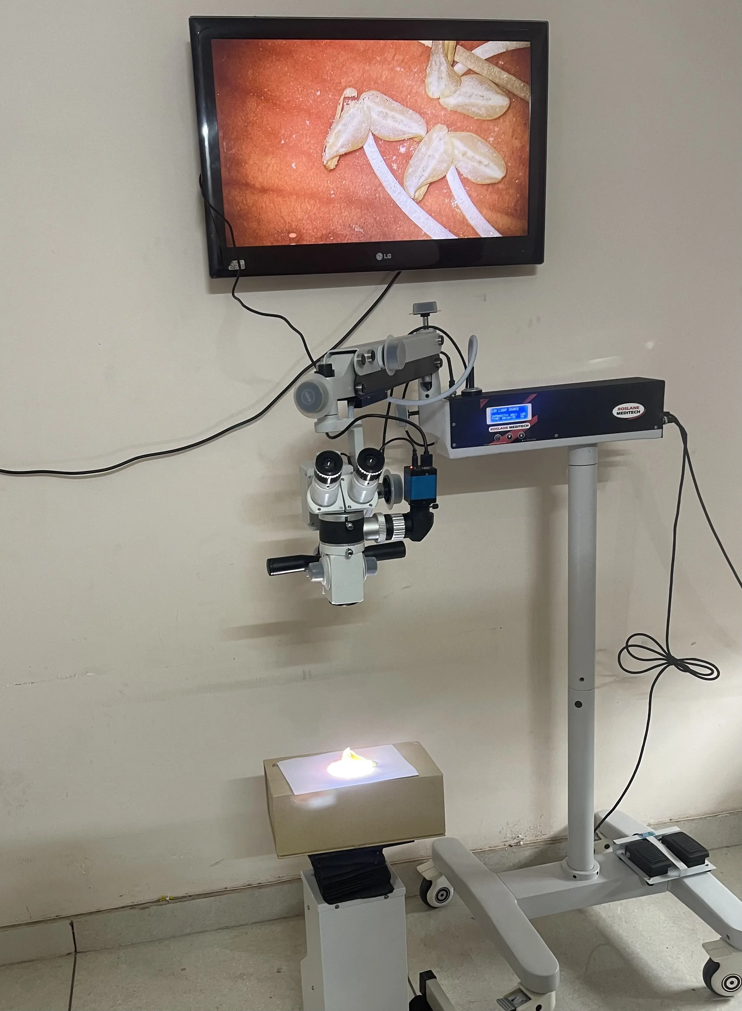 Sorunsuz çalışma kullanımı kolay ıslak laboratuvar oftalmik mikroskop optik alet tıbbi cerrahi mikroskop toptan fiyat