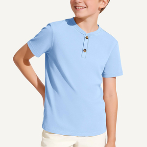 เสื้อยืดเด็กผู้ชายแขนสั้นคอเฮนลีย์ ผ้าถัก สีฟ้าอ่อน สำหรับใส่ไปโรงเรียน ทำจากผ้าฝ้าย - Product Image 2