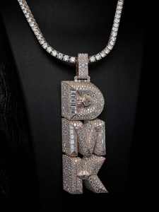 Colgante de letra Dmk de moissanita en oro de 18K, estilo hip hop, joyería para hombre, engaste de canal, corte baguette, dije temático, unisex hip hop - Product Image 1