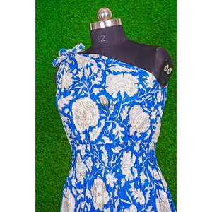 Vestido de Algodón para Mujer con Logotipo Personalizado, Cintura Hueca Sólida, Un Hombro Descubierto, Estilo Dulce para Fiestas, Cintura Natural, Ropa de Fiesta - Product Image 4