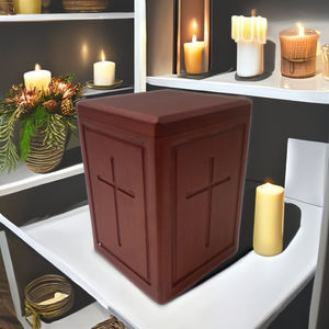 Urna Funeraria Rectangular de Madera para Mascotas, 200 Pulgadas Cúbicas, Hecha en Vietnam, Grabado de Cruz en 4 Lados, Ecológica y Duradera - Product Image 3