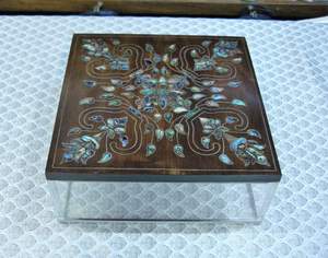 Caja de Dulces NoorCedar Luxe, Caja de Madera Hecha a Mano con Incrustaciones de MOP y Acrílico para el Ramadán 2027, Regalos y Decoración Festiva - Product Image 6