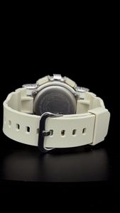 Montre G-Shock modèle GMA S140 blanche avec lunette en moissanite sertie de diamants, look premium, montre antichoc avec boîtier amovible en diamant. - Product Image 6
