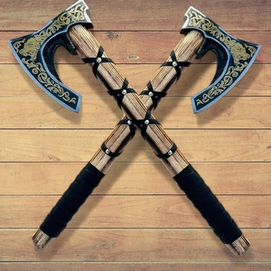 Haches vikings artisanales A&M ENTERPRISES avec motif de loup noir et or, manche en bois et poignée enveloppée de cuir - Product Image 2