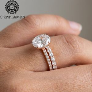 Bague de fiançailles classique pour femme en moissanite taille coussin, en argent sterling et plaqué or, sertie à griffes, avec pavé - Product Image 5