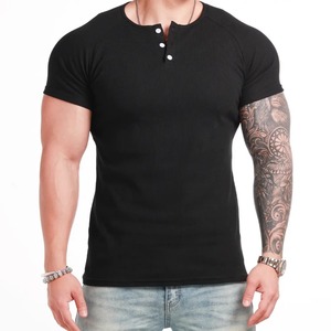 เสื้อยืดเฮนลีย์ชาย แขนสั้น ทรงเข้ารูป ผ้าคอตตอนยืด ใส่เล่นกีฬา ออกกำลังกาย หรือใส่ลำลอง  รับสกรีนโลโก้ - Product Image 1