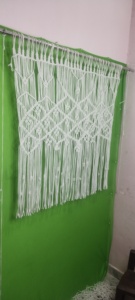 Décoration murale géométrique en macramé bohème, faite à la main en coton écologique, pour salon, fond blanc et vert - Product Image 4
