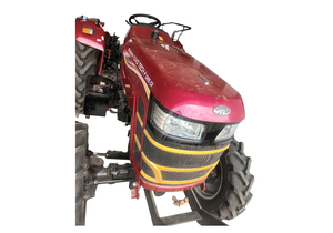 Tracteur agricole multi-usage Mahindra YUVO 585 mat 4x4 49 CV équipé d'un moteur 4 cylindres - Product Image 3