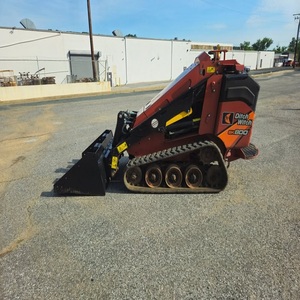 Cargadora compacta Ditch Witch: Ofrece un funcionamiento fluido, alta productividad y un rendimiento duradero para proyectos diarios - Product Image 6