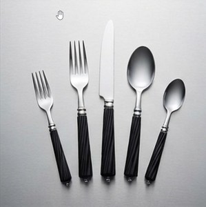 Cuillère à dîner minimaliste en acier inoxydable avec finition miroir, manche long, compatible lave-vaisselle, couverts argentés pour les fêtes - Product Image 1