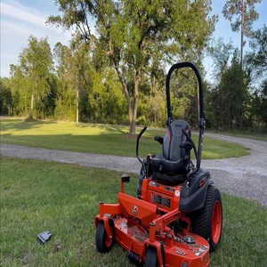 Tondeuse à gazon Kubota Z242 à braquage zéro pour usage résidentiel, avec direction fluide et équipement de tonte haute performance - Product Image 5