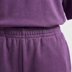 Conjunto de 2 piezas de ropa urbana para mujer, camiseta de manga corta con logo estampado en foil y pantalones cortos por encima de la rodilla, ajuste holgado y transpirable - Product Image 5