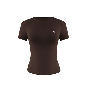 T-shirt court pour femme, col rond, basique, coupe slim minimaliste, design personnalisé, impression DTG, streetwear en coton pour femme - Product Image 2