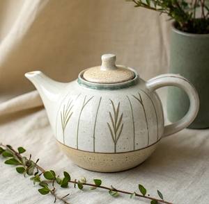 Tetera minimalista con boquilla de precisión, mango de agarre cómodo, cuerpo que retiene el calor, perfecta para servir té de forma moderna - Product Image 3