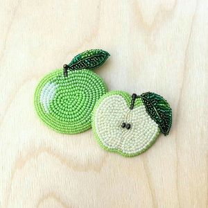 Broche artisanale haut de gamme en perles de rocaille plaquées argent, broderie perlée, style vintage, accessoire de mariage et de fiançailles avec cristaux - Product Image 6