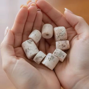 Venta al por mayor de cuentas de coral fósil rosa natural en forma de tambor, cabujones de la India, piedras preciosas sueltas al por mayor para joyería. - Product Image 2