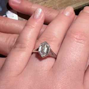 Anillo Solitario de Moissanita Marquise Holandesa con Engaste Único Hexagonal en Plata 925 con Rodio, Ideal para Propuesta de Matrimonio o Regalo Nupcial - Product Image 5