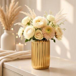 Vase à fleurs en métal cannelé de haute qualité, design colonne, pour la décoration intérieure, couleur dorée disponible, résistant à la rouille - Product Image 1