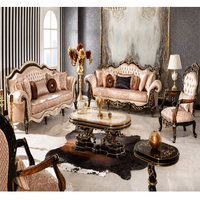 Ensemble de canapés Chesterfield traditionnels luxueux en teck avec table basse capitonnée pour salon formel