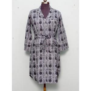 Camisa Larga Estilo Kimono con Estampado Floral 100% Algodón Puro para Mujer, Abertura Frontal, Cuello en V, Manga 3/4, Corte Ajustado, con Botones - Product Image 4