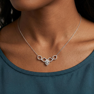 Collar con Colgante de Diamante Geométrico con Piedra de Corte Redondo y Engaste Pavé, Chapado en Rodio, Acero Inoxidable, Estilo Clásico para Mujer - Product Image 4