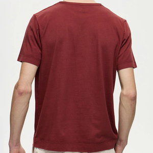 เสื้อยืดคอกลมแขนสั้นทรงปกติสำหรับผู้ชาย สีพื้น ผ้าโพลีเอสเตอร์ 100% ระบายอากาศได้ดี น้ำหนัก 180 กรัม มีโลโก้ด้านหน้า สไตล์ลำลอง - Product Image 2
