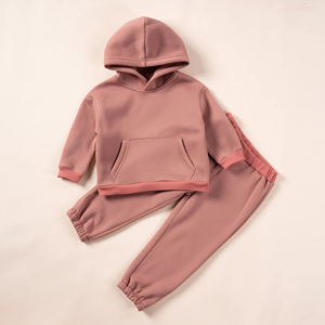 Ensemble 2 pièces en coton biologique pour bébés garçons, survêtements pour enfants avec pantalon long imprimé personnalisable de haute qualité et respirant, OEM - Product Image 3
