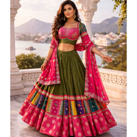 Ensemble de vêtements pour femmes en soie romaine de qualité supérieure Dholida Chaniya Choli avec dupatta en georgette vintage et travail miroir, idéal pour les occasions festives (74 dholida choli kh)