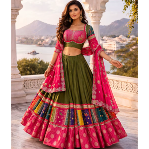 Conjunto de Chaniya Choli de Seda Romana Premium con Dupatta de Georgette Vintage y Adornos de Espejo para Mujer, Ropa Festiva - Product Image 1