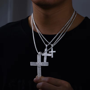 Colgante de Cruz de Plata S925 con Moissanita y Racimo de Baguettes, Amuleto de Collar para Hombres y Mujeres, Joyería Fina - Product Image 3