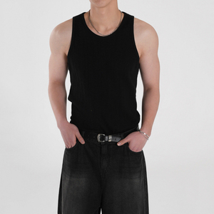 Débardeur côtelé noir pour homme, col rond, sans manches, style décontracté, couleur unie, en coton, coupe ajustée - Product Image 1