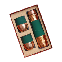 Bouteille d'eau en cuivre pur de qualité supérieure et ensemble de 2 verres Option cadeau luxueuse en différentes couleurs parfaite pour Diwali et Noël