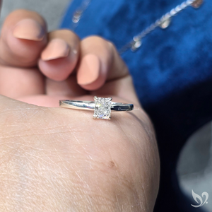 Bague de fiançailles en diamant de laboratoire taille radiant 0,5 carat certifié IGI, or massif 10K, solitaire - Product Image 3