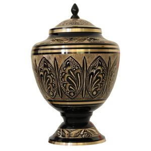 Urnes funéraires pour adultes en laiton de haute qualité avec gravure, finition or et noir, pour cendres humaines. - Product Image 2