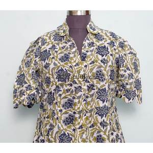 Robes midi décontractées en tricot à col en V de style Kangoura, de créateur indien, pour femmes, écologiques, lavables, à imprimé floral, avec décoration boutonnée. - Product Image 2