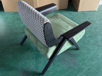 Fauteuil rembourré en bois massif de style moderne du milieu du siècle, avec assise en velours vert et dossier à motifs, pour hôtel et café