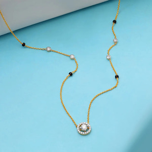 Collar con Cadena y Centro de Diamantes en Halo Triple Concéntrico - Product Image 3