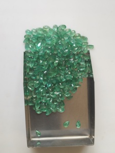 Esmeralda Verde Natural Sakota, Corte Pera de 6x4MM, Gemas Sueltas de la Mejor Calidad para Joyería - Product Image 2
