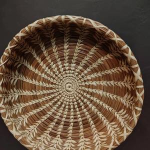 Cesta Redonda Multiusos de Ratán de Diseño, Perfecta para Servir, Decoración del Hogar y Base para Cestas de Regalo, Hecha a Mano en India - Product Image 2