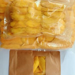 BEST SELLER Tranches de mangue séchées naturelles et biologiques, emballées sous vide, collation de fruits durable pour régime végétalien et décoration de pâtisserie - Product Image 3