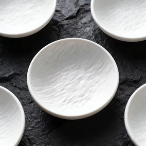 Plat à sauce rectangulaire en céramique et porcelaine, noir et blanc, motif végétal, style moderne, durable, passe au lave-vaisselle, écologique - Product Image 3