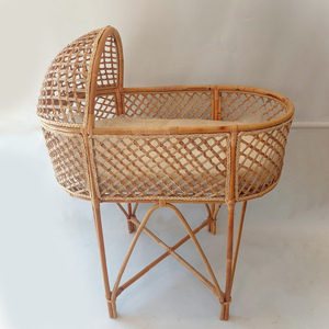 Muebles hechos a mano para dormitorio infantil, cuna de madera maciza para bebé, cuna de ratán natural. - Product Image 5
