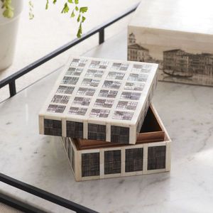 AUREVIA CRAFTS Boîte à bijoux de luxe écologique personnalisable en os moderne avec fermeture à clé et design gravé en carton - Product Image 2