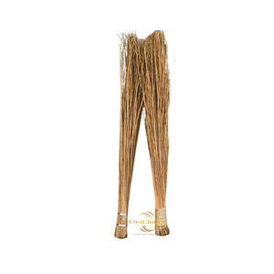 Escoba de coco premium vietnamita impermeable y ecológica, portátil, lista para usar, con mango de coco y cabezal de PP, marca Flaggedport - Product Image 1
