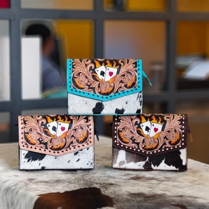 กระเป๋าหนังแท้ลายดอกไม้สไตล์ตะวันตก ทำมือ ยี่ห้อ Venus Leathers รุ่นยอดนิยม ขนาด 5-7 นิ้ว ปิดแบบฝาปิด - Product Image 6