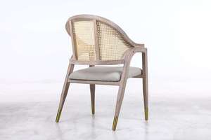 Chaise de salle à manger avec structure en bois massif et assise rembourrée en tissu gris clair de qualité supérieure pour maison moderne - Product Image 3