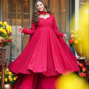 ชุดเดรส Anarkali สีแดงหรูหราทันสมัยสำหรับงานแต่งงานและงาน Diwali ผ้าจอร์เจตต์แขนยาว พร้อมกางเกง Palazzo ปักลายหนัก - Product Image 1